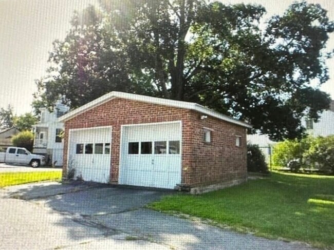 Photo - 144 Linwood St