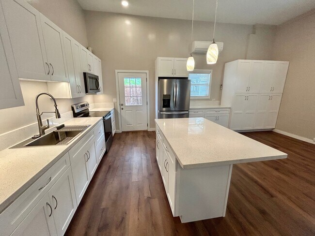 Building Photo - 87-228-228 Holomalia Pl Rental