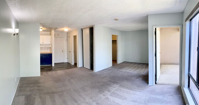 Building Photo - Top-floor Studio at Watergate Unit 491