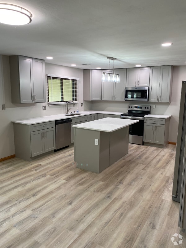 Building Photo - 2302 Lakeview Dr Rental