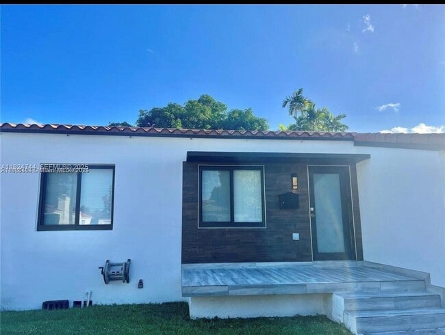 Building Photo - 3110 SW 19th Ter