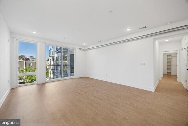 Building Photo - 1614 Ridge Ave Unit 402 Rental