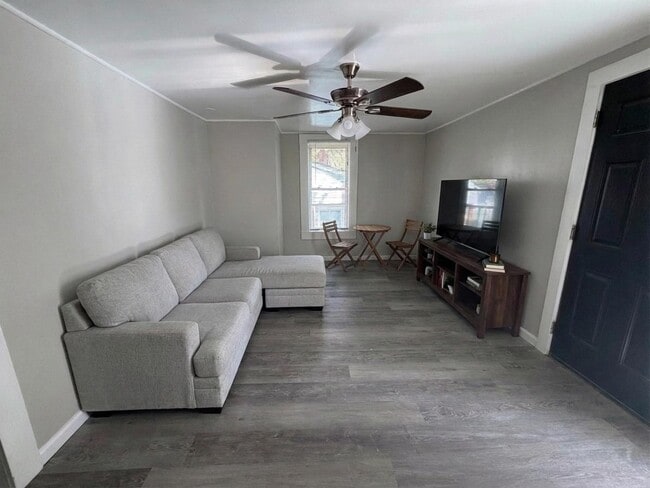 Photo - 409 Hobson St