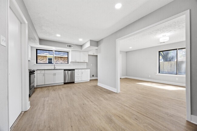 Photo - 3030 Becket St