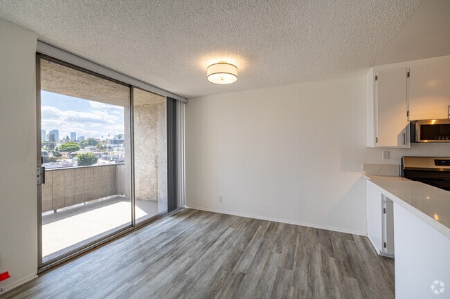 2BR, 2BA - 1,000SF - Dining Room