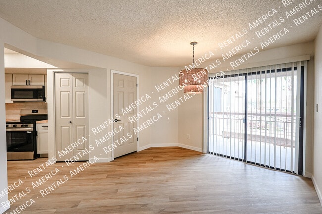 Building Photo - 9151 W Greenway Rd