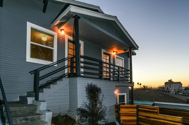 Photo - Updated 1 Bed 1 Bath in the Heart of Echo Park - Parking, laundry and great views! Unit 1932 Clinton St.