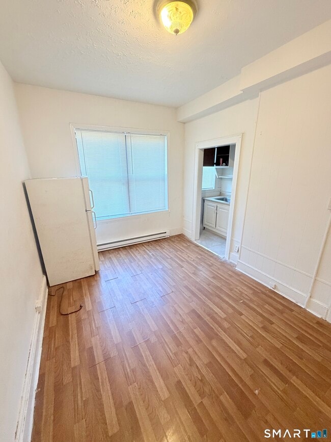 Building Photo - 485 Howard Ave Unit 3