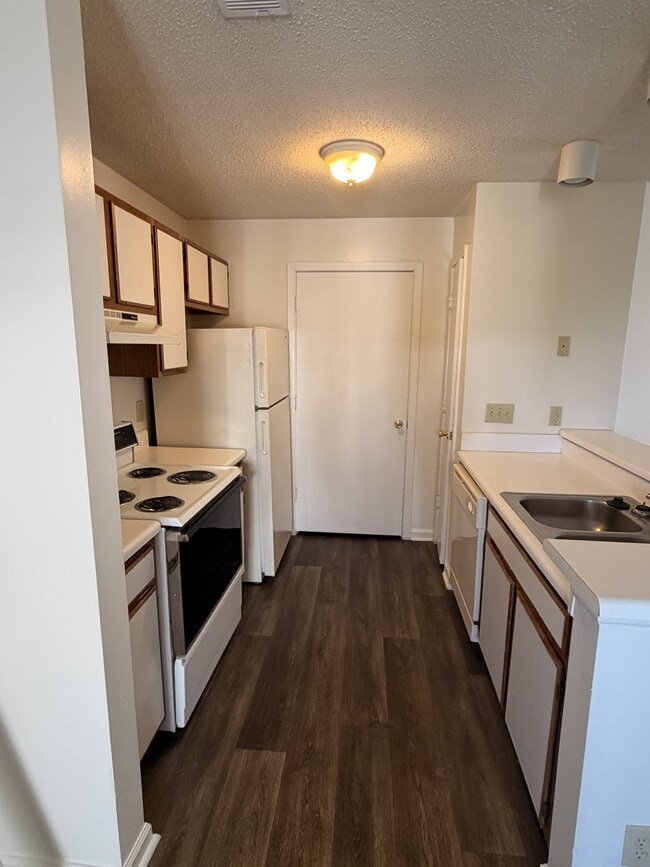 Building Photo - 20 Hamiltons Harbor Dr