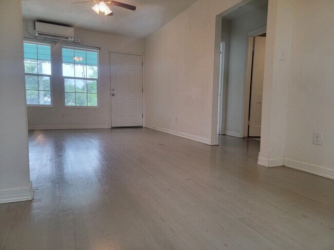 Photo - 2625 Cincinnati Ave