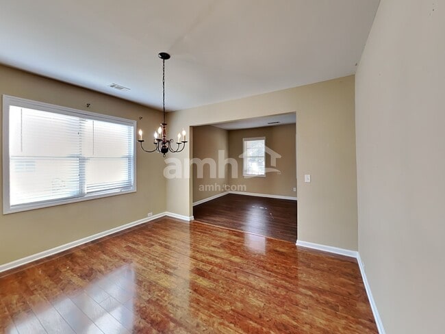 Photo - 5655 Livingston Ct