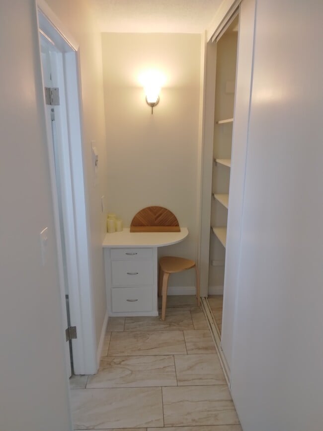 Building Photo - 6845 Hazeltine Ave Unit 12A Rental