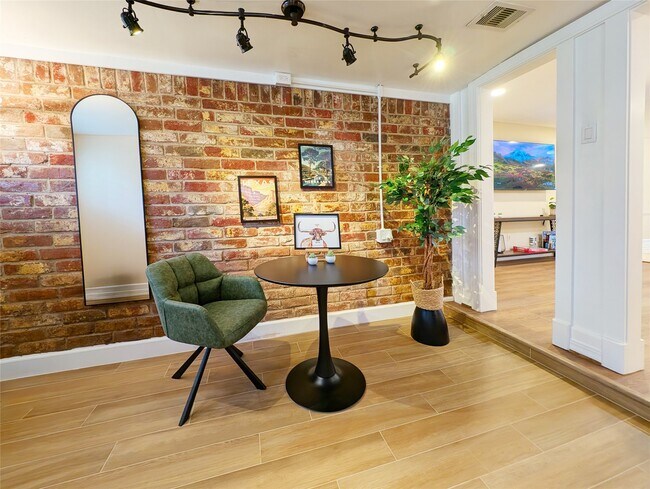 Photo - 3215 Royal Oaks Dr