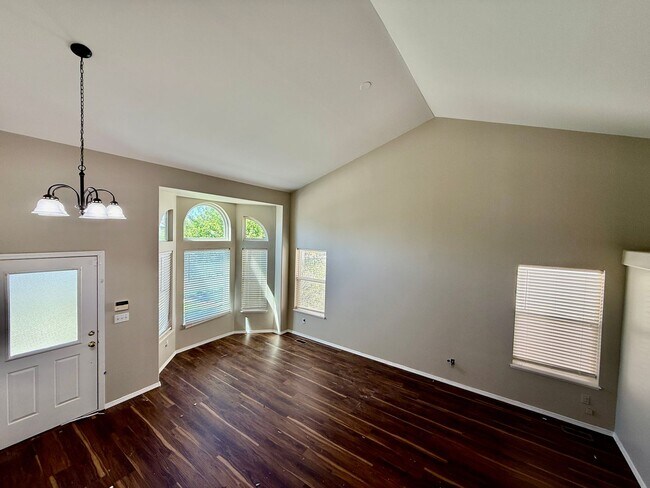 Photo - 6860 McEwan St