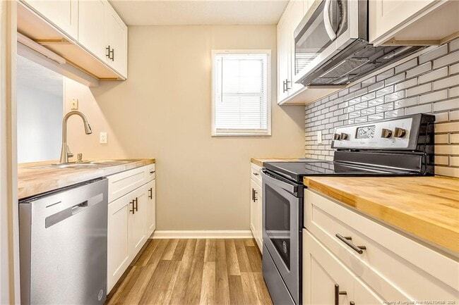 Photo - 275 Waterdown Dr