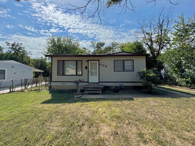 Building Photo - 906 S 4th St Rental