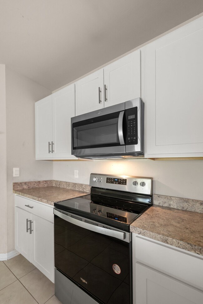 Photo - 20550 Charles St