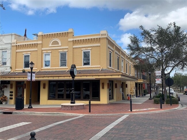 Building Photo - 118 N Eustis St Unit 2