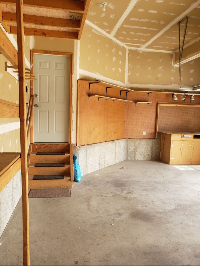 Photo - 1096 E 5100 S House
