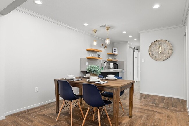 Photo - Centrally located apartment with pool!