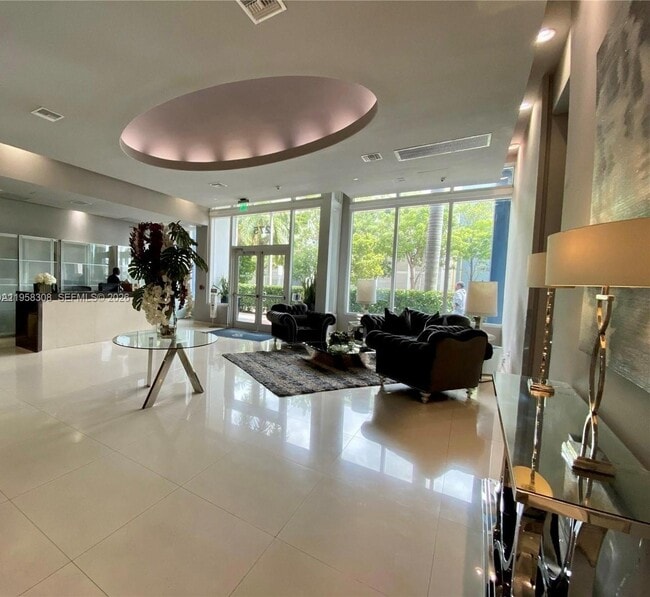 Photo - 275 NE 18th St Unidad 1404