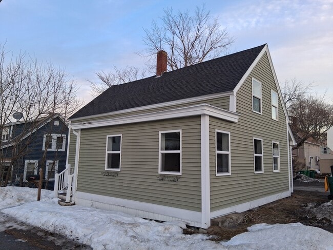 Photo - 58 Maple St Unit 2nd Floor