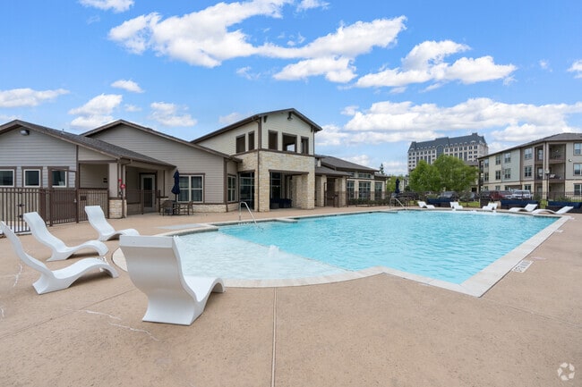 Pool - The Curve at Crescent Pointe