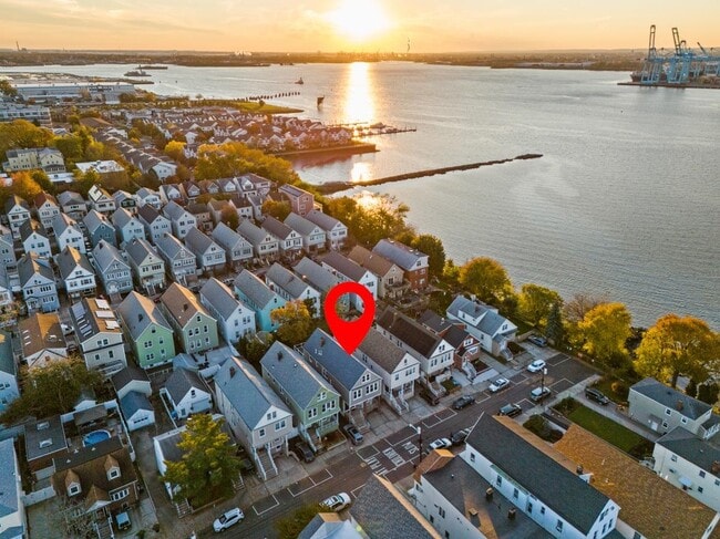 Photo - 170 W 10th St Unidad 1