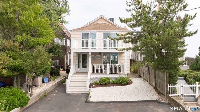 Building Photo - 989 Fairfield Beach Rd