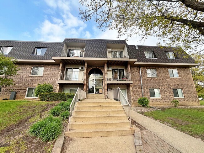 Building Photo - 841 Blossom Ln