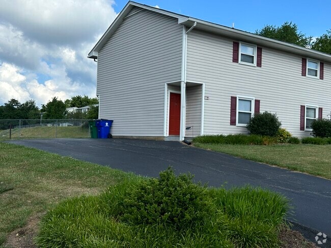 420A Village Lane front - 420 Village Ln Rental