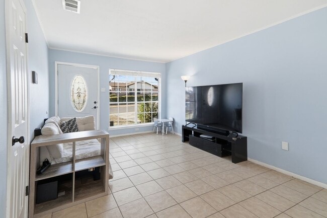 Photo - 1403 Little St