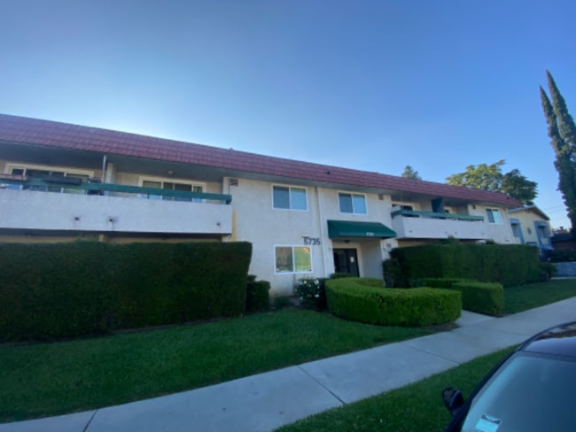 Photo - 5735 Woodman Ave Unit 209