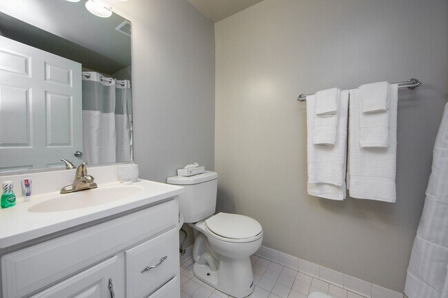 Photo - 711 W Broad St Unit 206