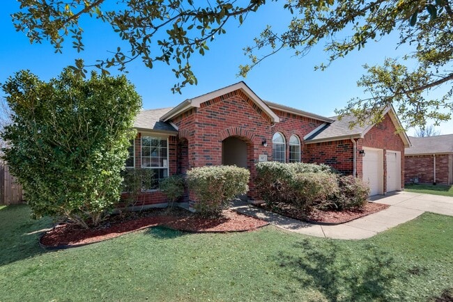 Photo - Beautiful brick home over 2000 sqft!