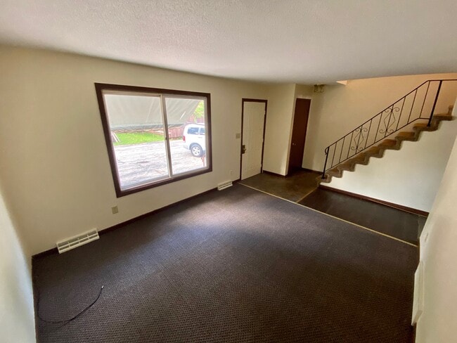 Photo - 3152 Losey Blvd S