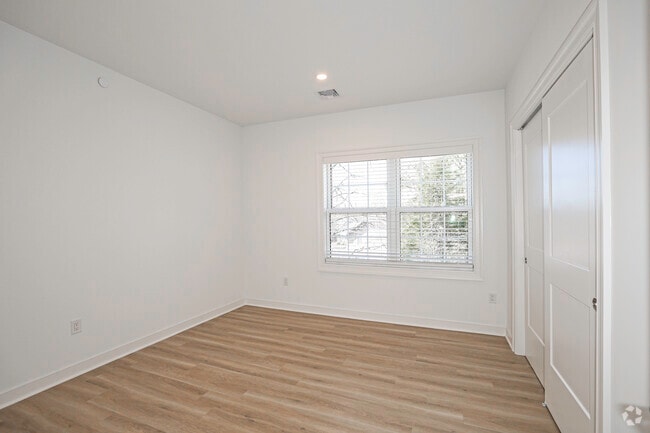 1BR,1BA - 713SF - Bedroom