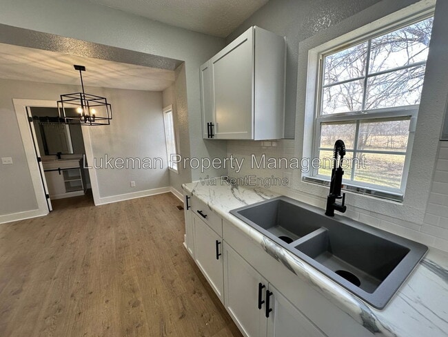 Photo - 215 E North St