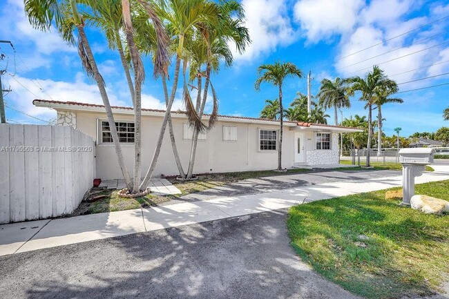 Photo - 2400 SW 103rd Ct Casa