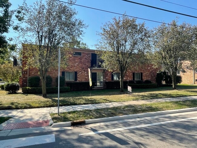 Building Photo - 620 E Lincoln Ave Unit 8
