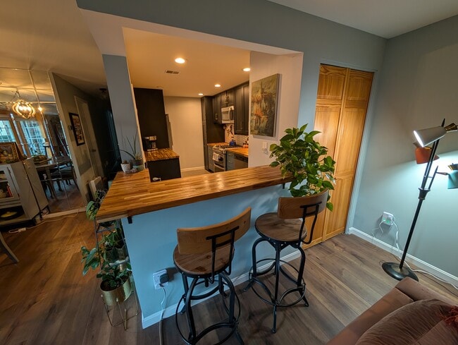 Breakfast bar - 12709 Gordon Blvd Unit 59