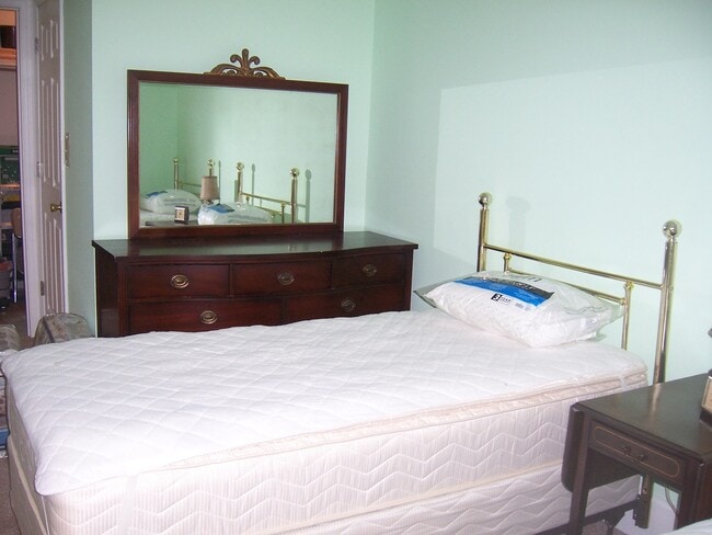 Photo - 2/1 in gated community, available now!