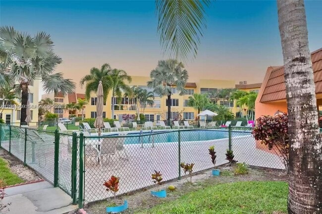 Photo - 6870 Royal Palm Blvd Unidad 111M