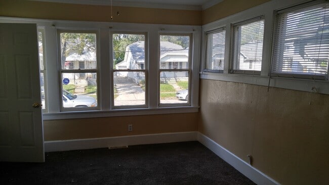 Photo - 2035 Barrows St