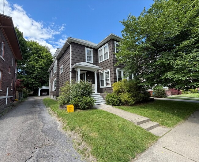 Building Photo - 50 Lathrop Ave Unit 2