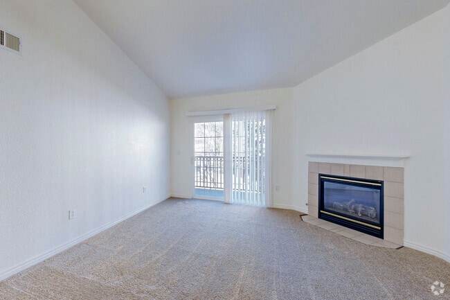 1BR, 1BA - 645SF - Living Room