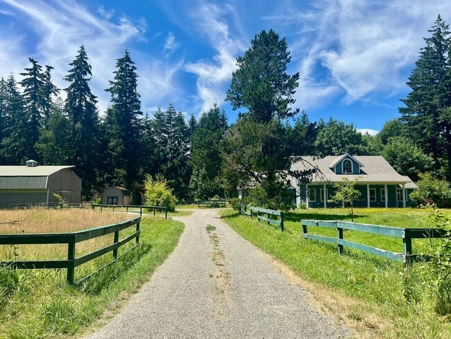 Photo - 3+ BD on 2 Acres - Barn Included