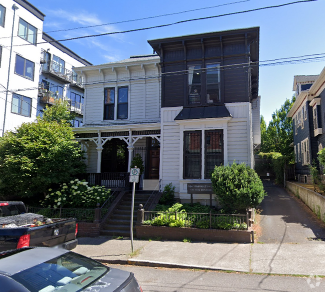 Building Photo - 3-Bedroom Home in Downtown Portland!