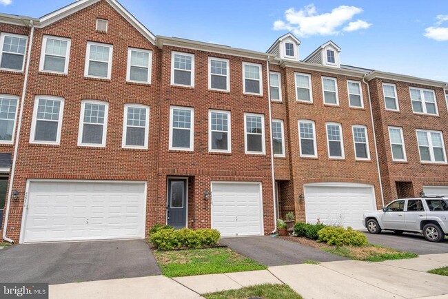 Building Photo - 42298 Lancaster Wds Sq Rental