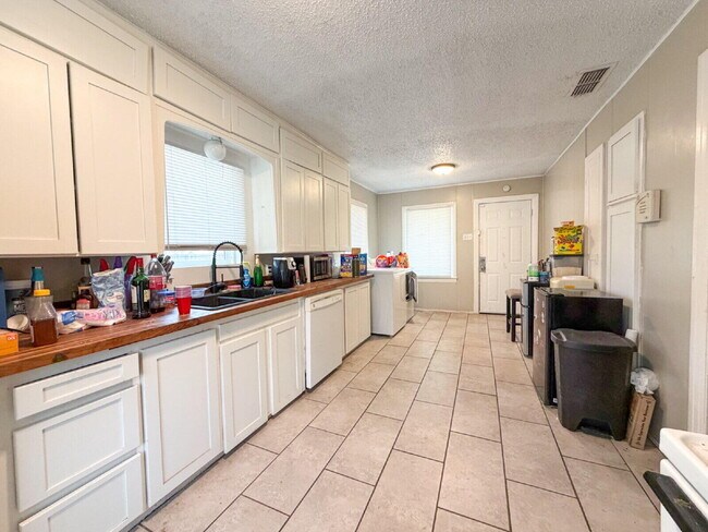 Photo - 2710 32nd St